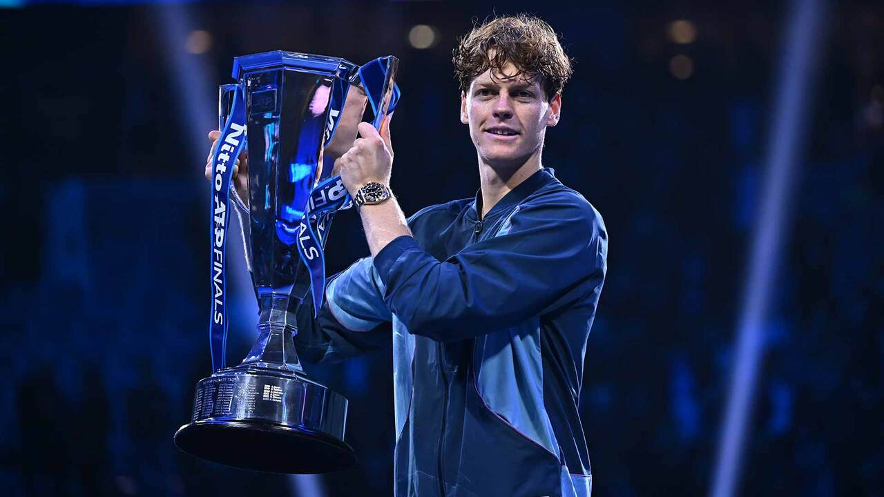 Jannik Sinner hace historia: campeón invicto en las Nitto ATP Finals y primer italiano en alcanzar el No. 1 mundial El italiano cierra una temporada memorable derrotando a Taylor Fritz en Turín, con ocho títulos y récords históricos que consolidan su liderazgo en el tenis mundial.