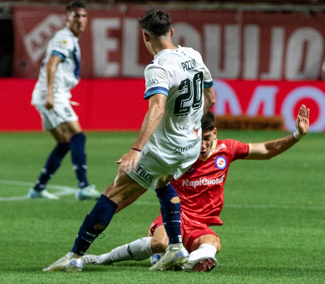 Vélez y Argentinos Juniors igualaron 1-1 en un duelo caliente en La Paternal