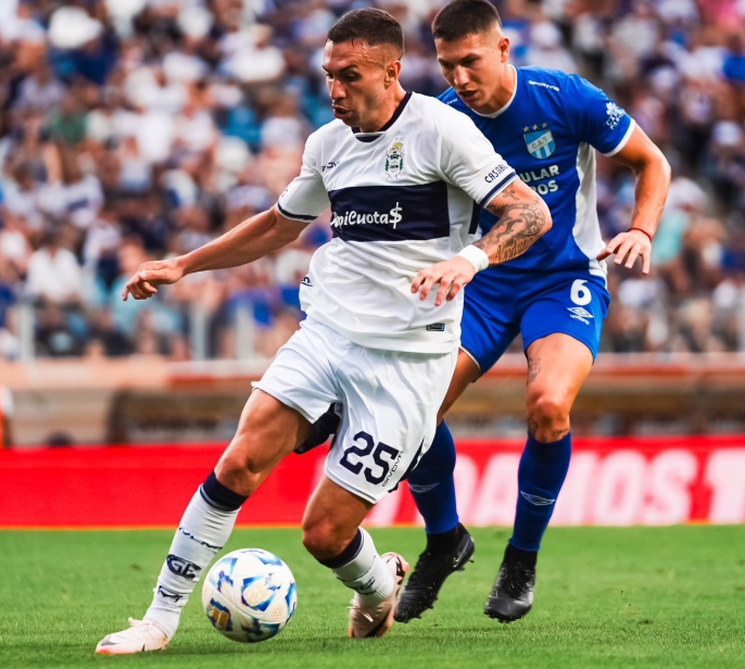 Gimnasia venció a Atlético Tucumán con un gol de Leandro Mamut y sigue soñando con las copas
