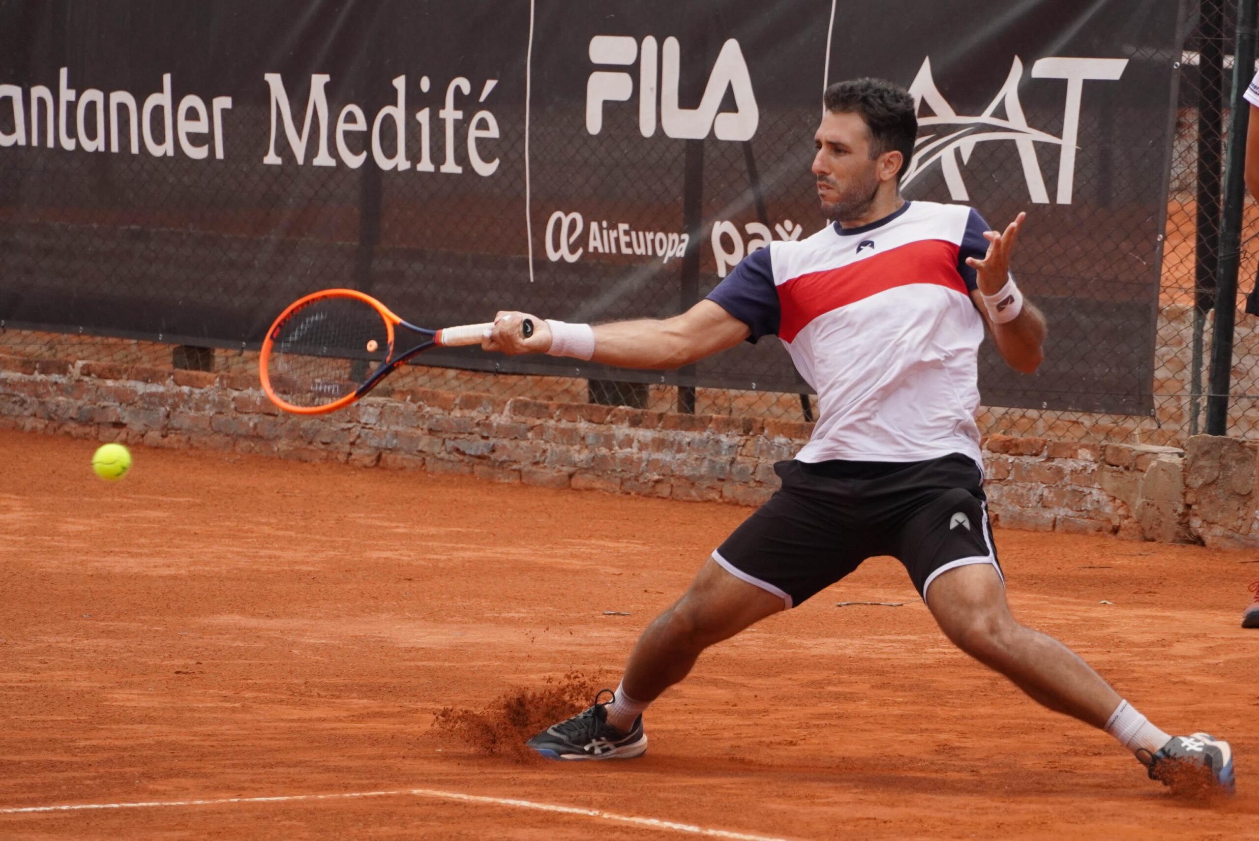 Hernán Casanova (ATP 447) se coronó campeón del M15 de Luján al derrotar al brasileño Gustavo Ribeiro de Almeida (ATP 1435) en la final por un contundente 6-3 y 6-1.