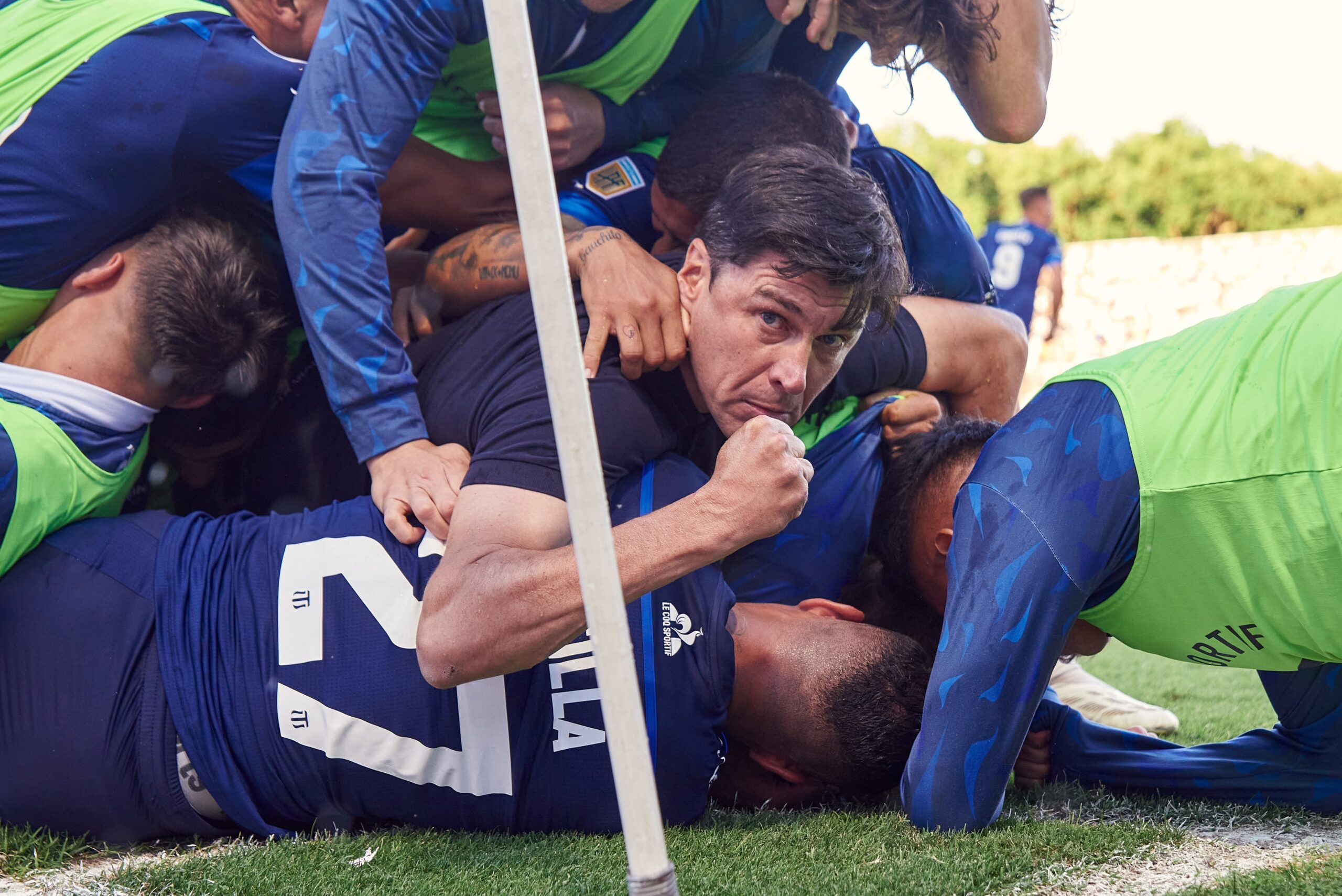 En un partido emocionante y decisivo, Talleres superó a Gimnasia y Esgrima La Plata por 1-0 en el estadio del Lobo, alcanzando a Vélez Sarsfield en lo más alto de la tabla del Torneo de la Liga Profesional 2024.