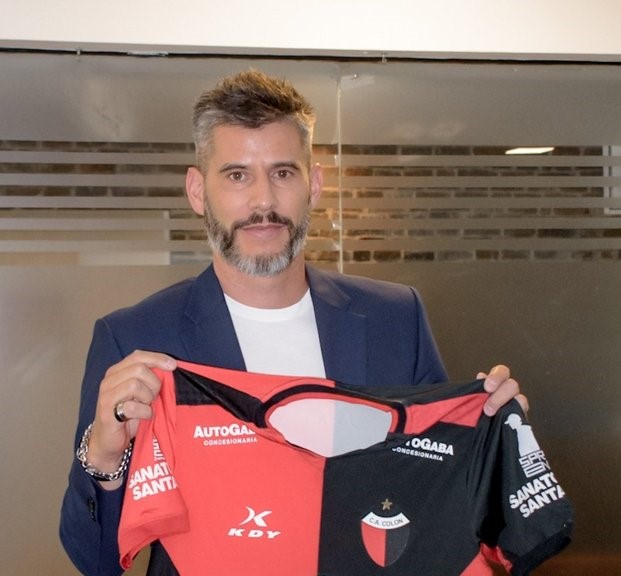 Ariel Pereyra asume como nuevo DT de Colón de Santa Fe