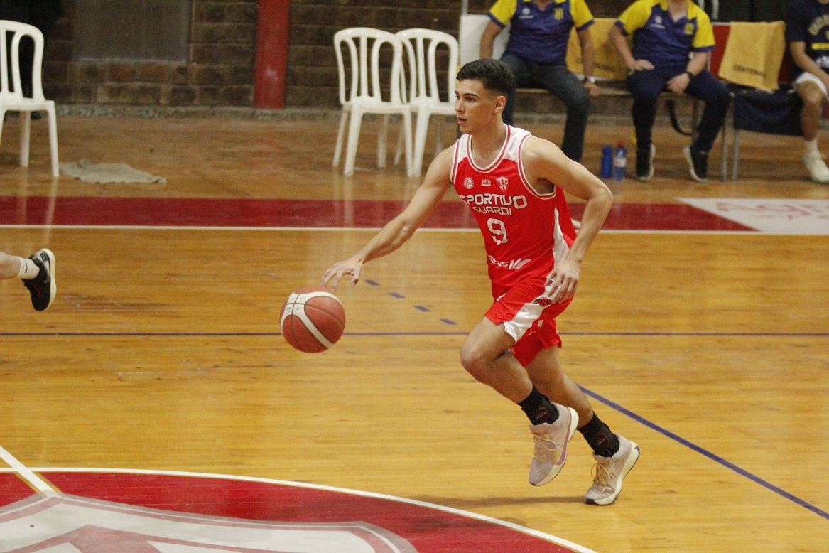 Sportivo Suardi mantuvo su invicto como local al vencer a Centenario 94-90 en un duelo vibrante, mientras que Unión de Mar del Plata superó a Ciclista Juninense 72-62, consolidándose en su zona.