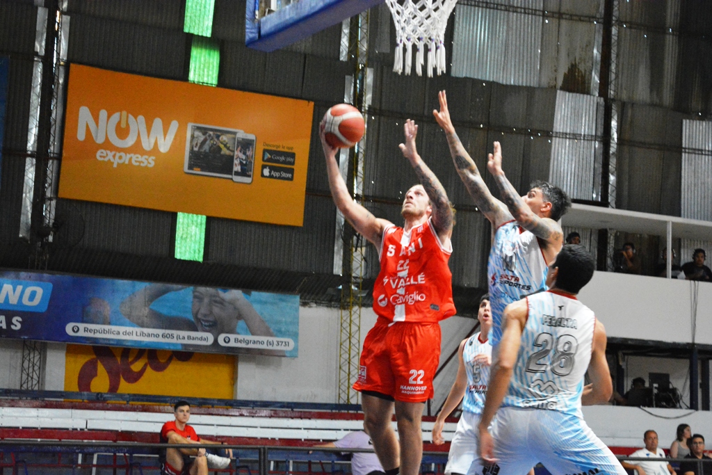 San Isidro venció a Salta Basket en el debut del Cuadrangular Norte