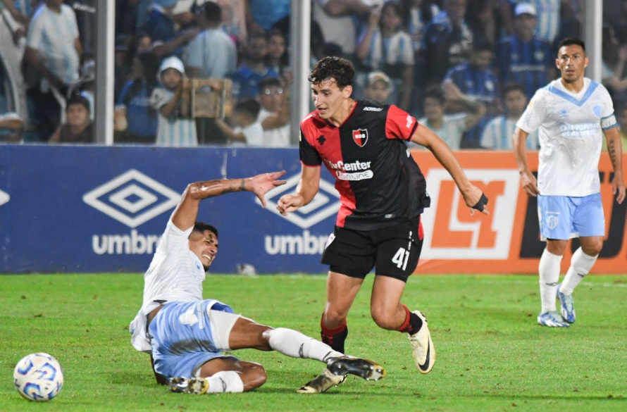 Atlético Tucumán y Newell's no pasaron del 0-0 en un partido con polémicas