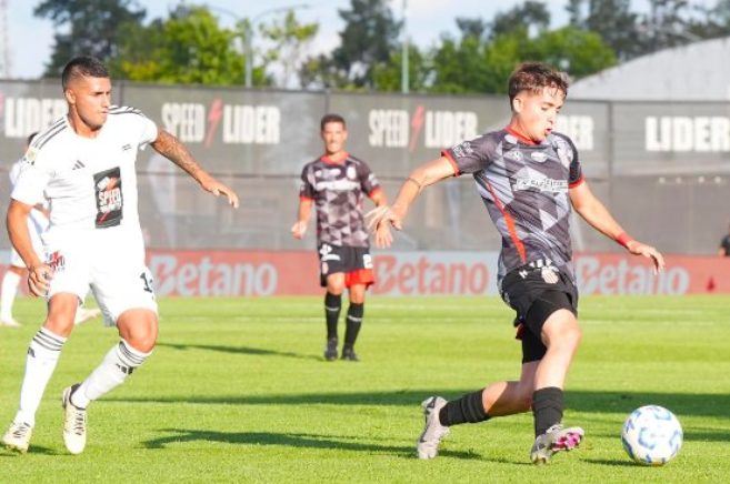 Deportivo Riestra y Barracas Central empataron 0-0 en un partido trabado
