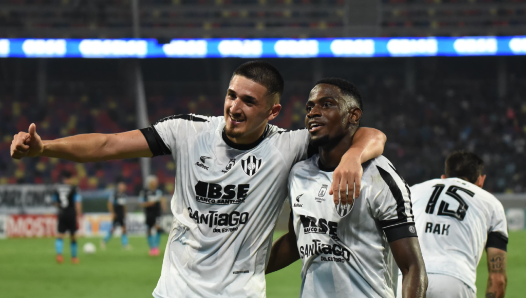 Central Córdoba sorprendió a Racing con un contundente 3-1 en Santiago del Estero