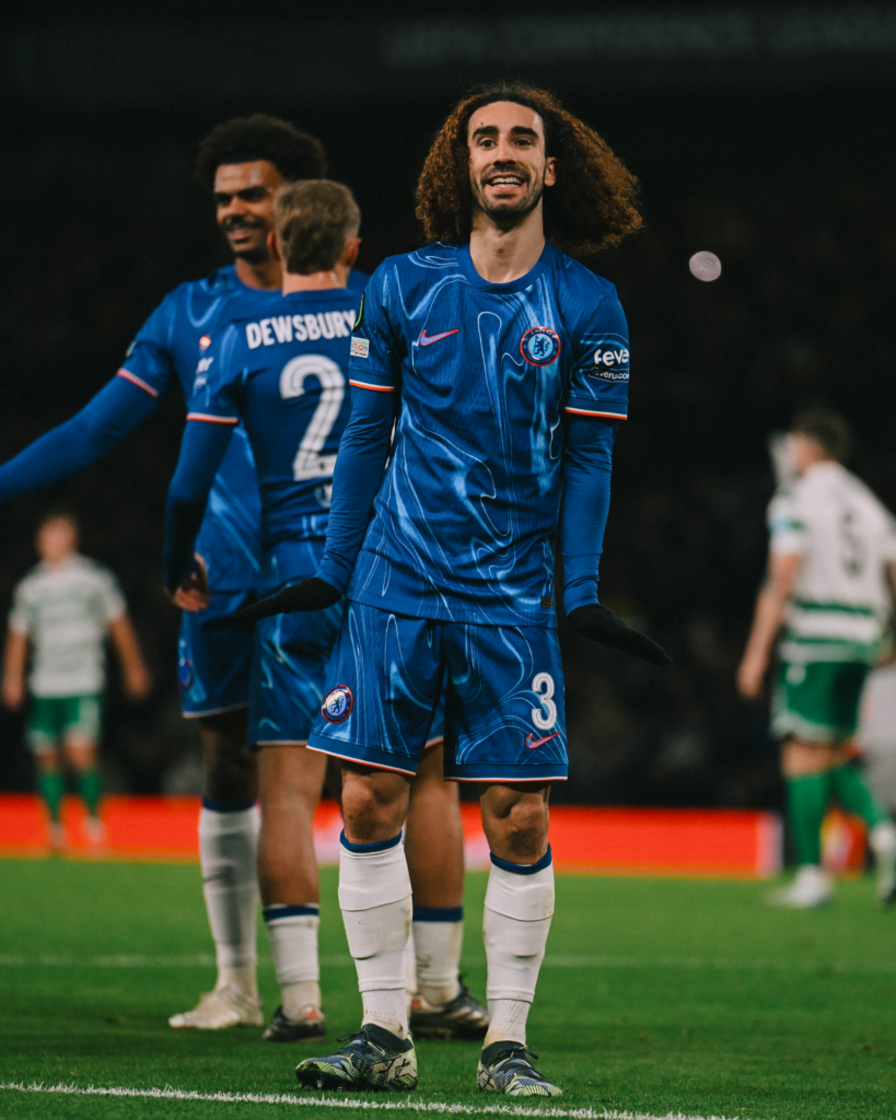 Marc Guiu, el joven delantero de 18 años que se unió a Chelsea desde Barcelona este verano, fue la gran figura en la goleada 5-1 sobre Shamrock Rovers en Stamford Bridge, en el cierre de la fase inicial de la UEFA Conference League. 