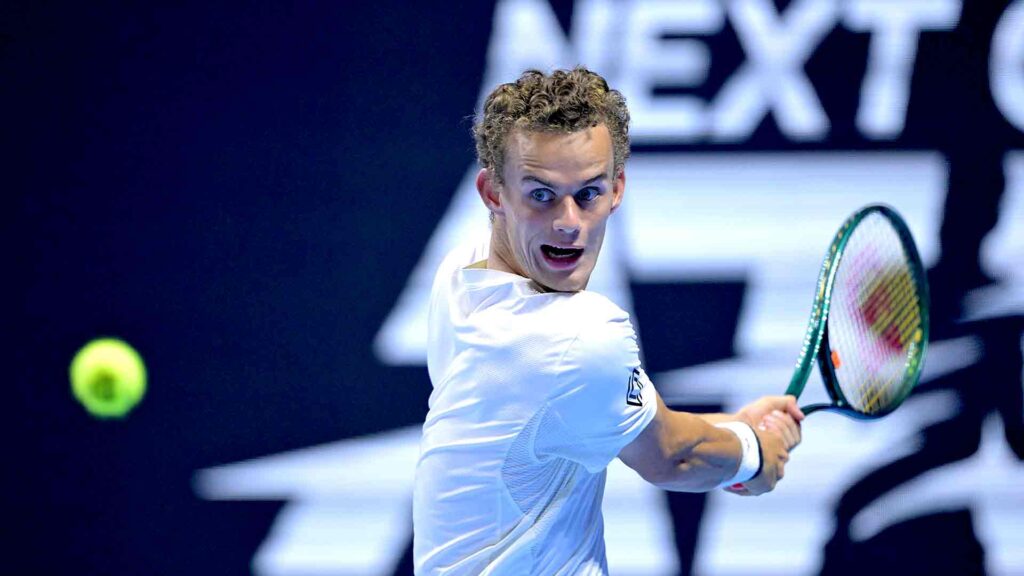 Van Assche asegura su lugar en semifinales de las Next Gen ATP Finals