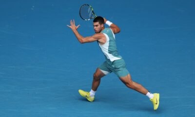 Día difícil para Carlos Alcaraz en el Open de Australia. Nuno Borges ha resultado ser un rival combativo, intenso y que llegó a incomodar al español hasta el punto de forzar cuatro sets. El partido empezó de cara para un Alcaraz que impuso condiciones durante los dos primeros sets (ganó 6-2 y 6-4). Borges, sin embargo, sacó su potencia para ganar el tercero 7-6 y darle, de esa manera, la pelea al murciano.