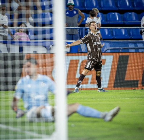 Platense sorprendió a Vélez en el Amalfitani con un gol agónico de Mainero