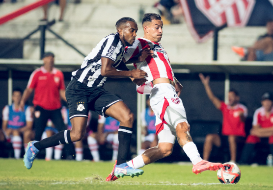 Wanderers supera a Instituto por 1-0 con un penal en el final