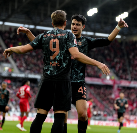 El Bayern Múnich se afianza en la cima de la Bundesliga con una sufrida victoria sobre el Friburgo