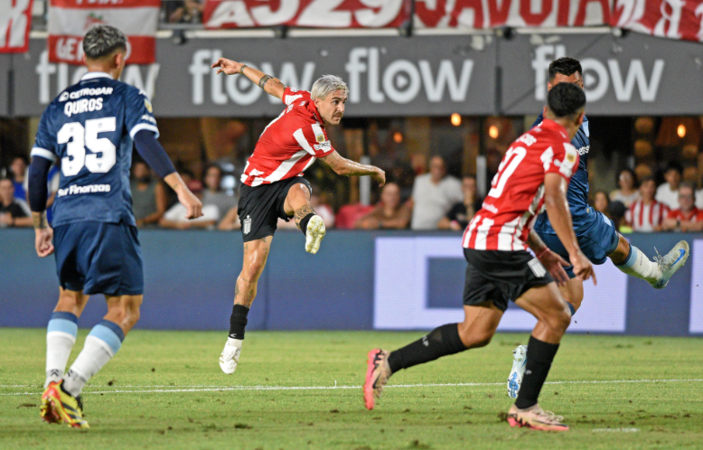 Estudiantes venció a Racing y es líder de la Zona A del Torneo Apertura 2025