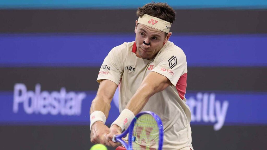 Casper Ruud avanza con autoridad a la segunda ronda en Acapulco