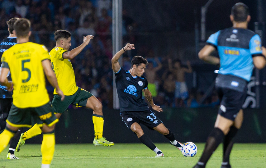 Belgrano ganó y tomó aire: venció 2-0 a Defensa y Justicia en Córdoba