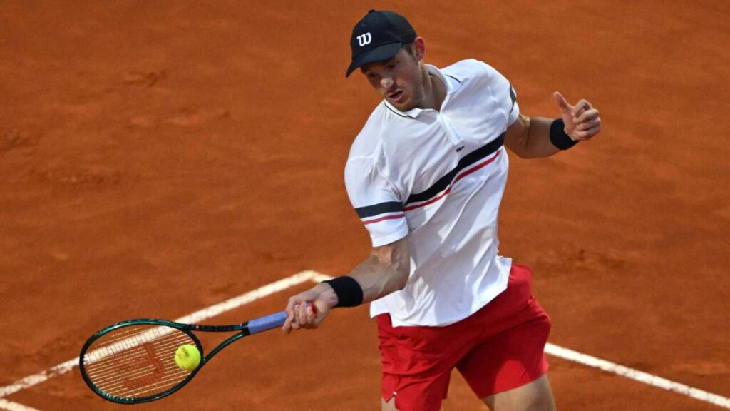 Nicolás Jarry remonta y avanza en el Rio Open