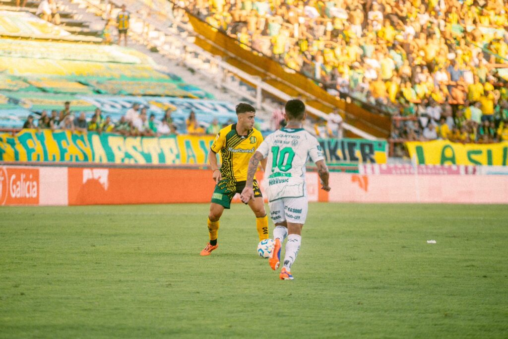 Aldosivi y Sarmiento empataron en un partidazo en Mar del Plata