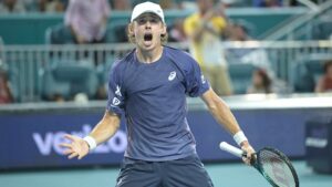 Álex De Miñaur gana fuerza y potencia durante la pretemporada para competir de igual a igual con Sinner y Alcaraz en 2025.