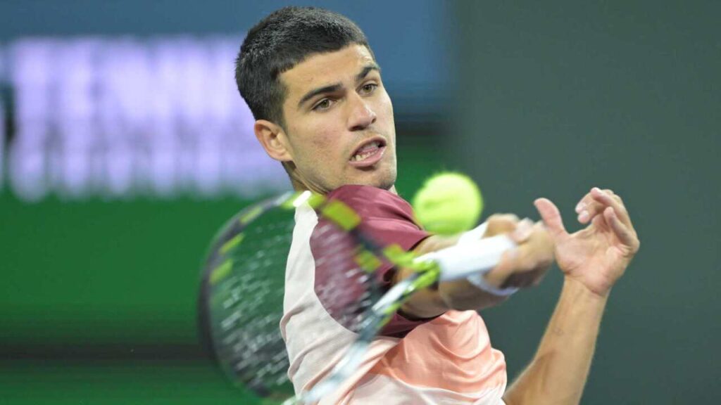 Alcaraz avanza a octavos en Indian Wells tras vencer a Shapovalov