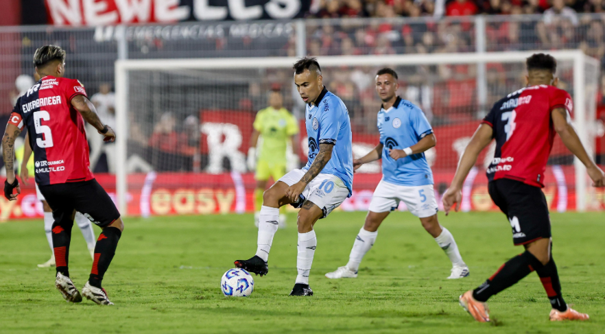 Newell’s y Belgrano igualaron sin goles en un partido con expulsiones