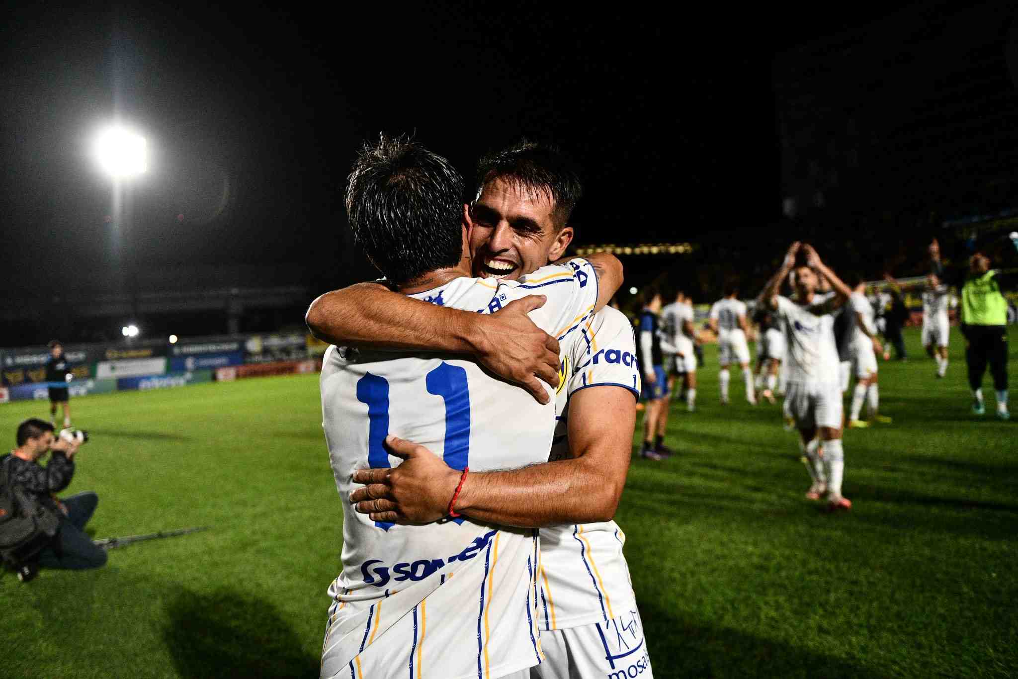 Atlanta y Patronato festejaron en el cierre de la jornada: goles, chilenas y polémica