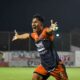 Central Córdoba ganó con uno menos y se cortó solo en la cima de la Primera C