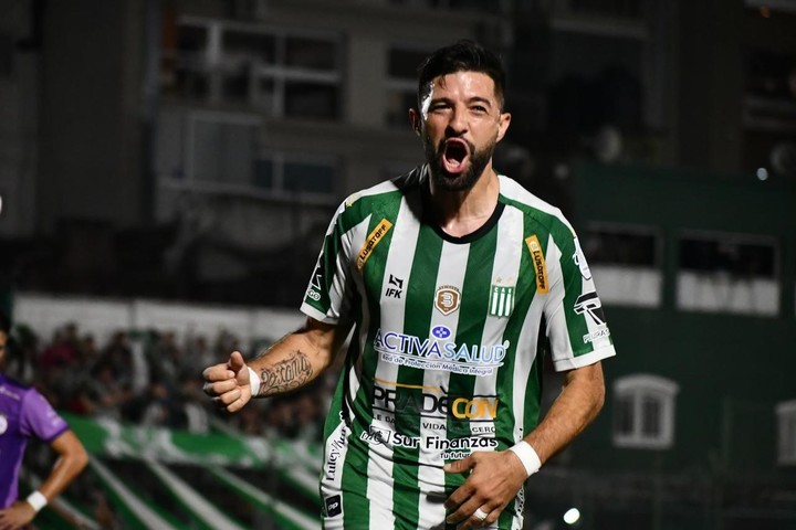 Comunicaciones rescató un empate en el debut de Czornomaz y Excursionistas volvió al triunfo