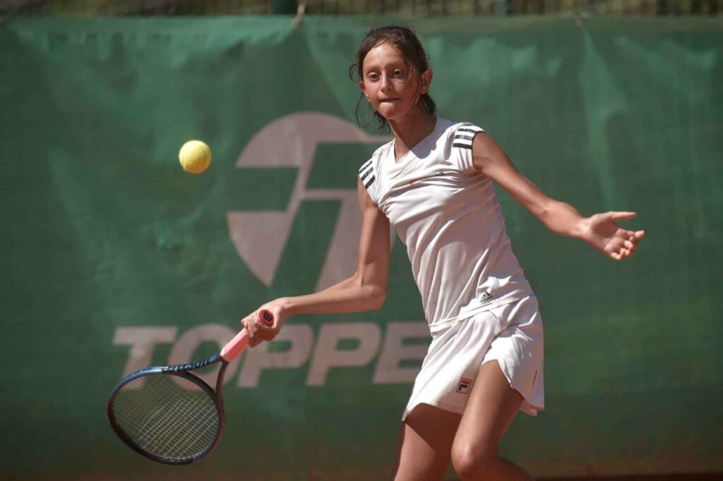 Florencia Mardones enfrenta un duelo clave ante la brasileña Eduarda Gomes en la Copa COSAT Sub-14