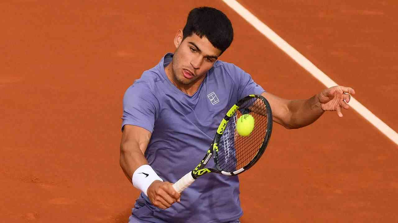 Alcaraz, Báez, Ruud y Tsitsipas avanzan en Barcelona y Etcheverry se despide temprano