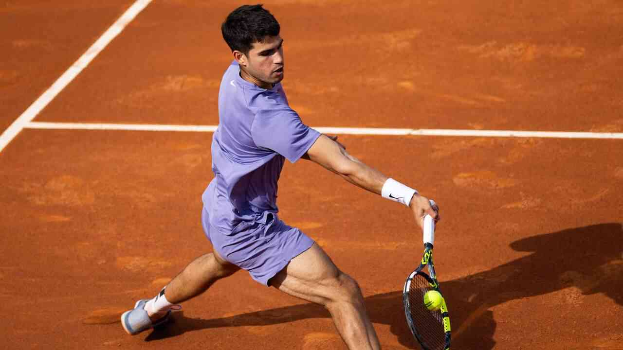 Alcaraz y Davidovich avanzan a cuartos en Barcelona con firmeza