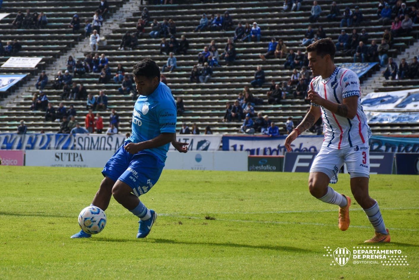 Gimnasia y Tiro cayó 2-1 ante Alvarado en el estadio José María Minella y acumuló su sexto partido sin victorias.