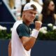 Rune y Ruud avanzan a cuartos en Barcelona; Báez cae, Tsitsipas y Fils siguen firmes