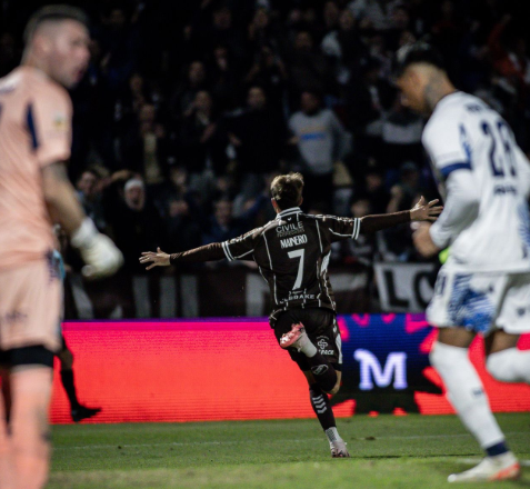 Platense dio vuelta el partido, eliminó a Talleres y se afianza de cara a los playoffs