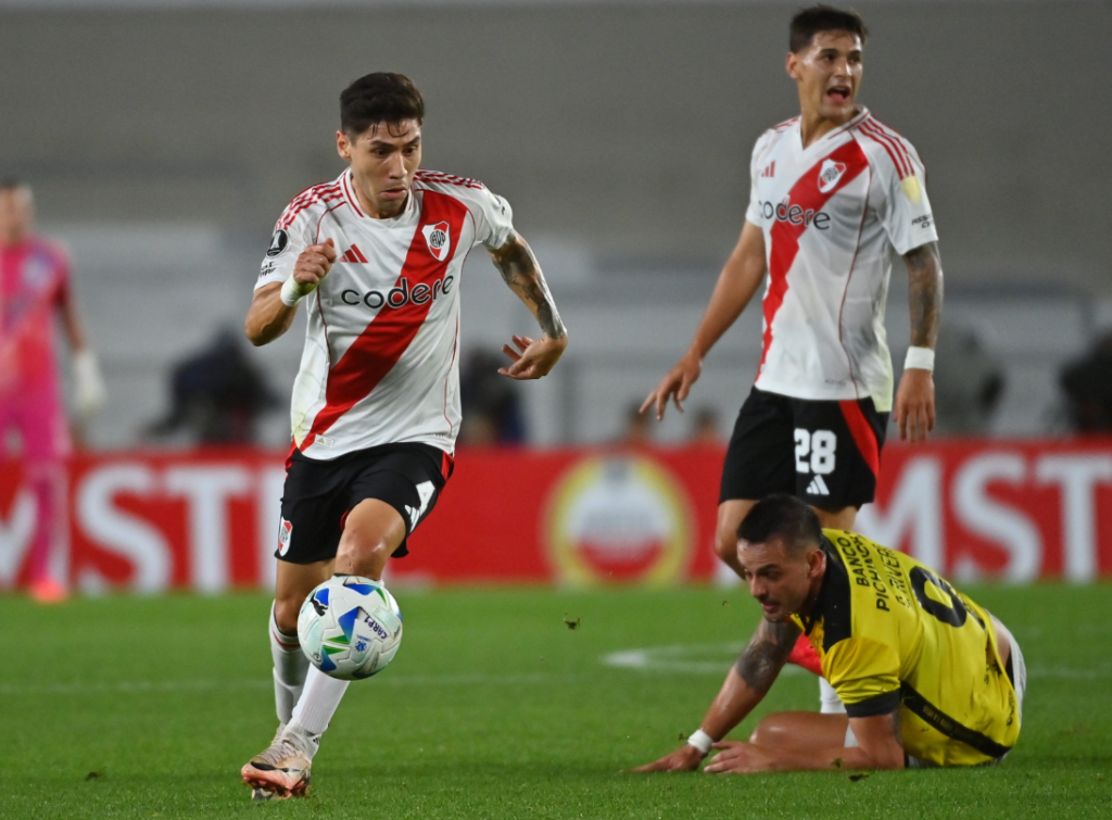 River no pudo quebrar a Barcelona y se resignó con un empate sin goles en el Monumental