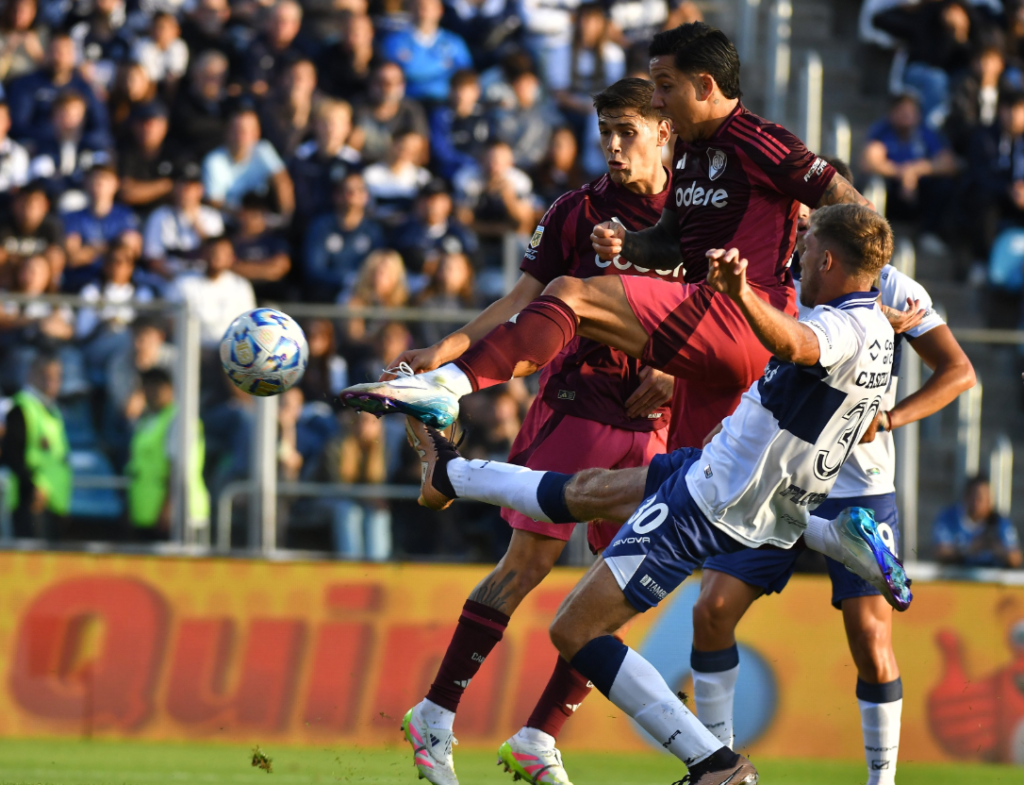River goleó a Gimnasia, selló la clasificación y se prepara para una semana decisiva