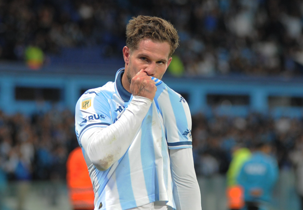 Racing venció a Central Córdoba y se metió en zona de clasificación