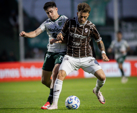 Triunfazo Calamar en Junín: Platense ganó 1-0 a Sarmiento y quedó al borde de los playoffs