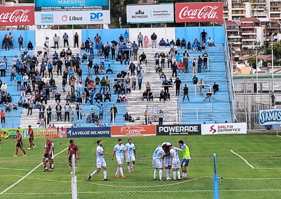 Gimnasia y Tiro no lo pudo sostener y Deportivo Madryn se lo empató en el final