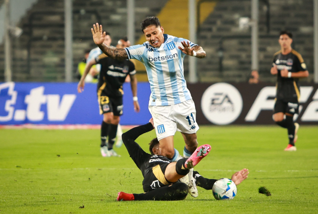 Racing rescató un empate clave ante Colo Colo en Santiago y lidera el Grupo E de la Libertadores
