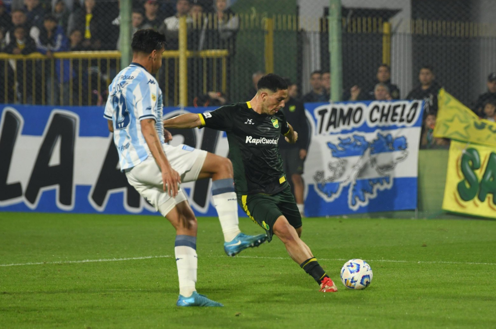 Racing lo dio vuelta en Varela y se metió en los octavos de final