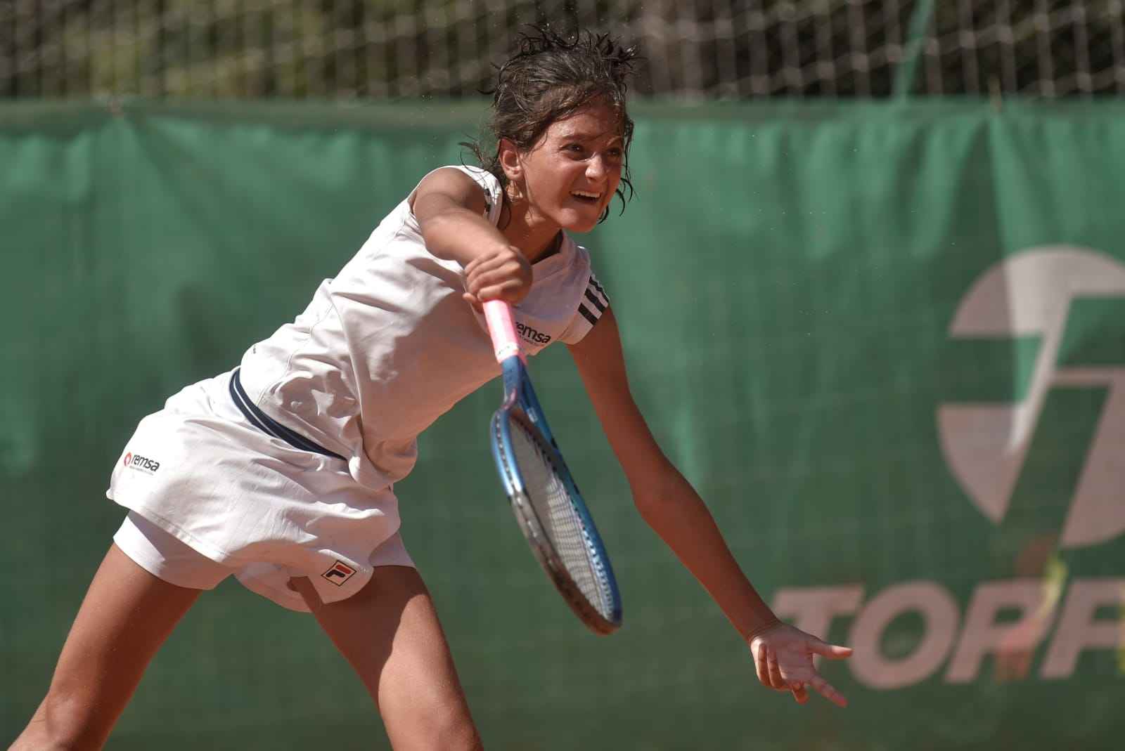 Florencia Mardones ya viaja rumbo a Brasil para el Clasificatorio COSAT hacia Wimbledon