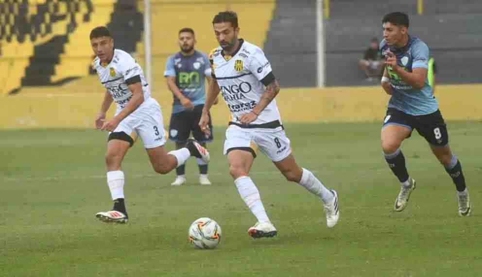 Olimpo dejó escapar la victoria ante Sol de Mayo y sigue como líder del Federal A
