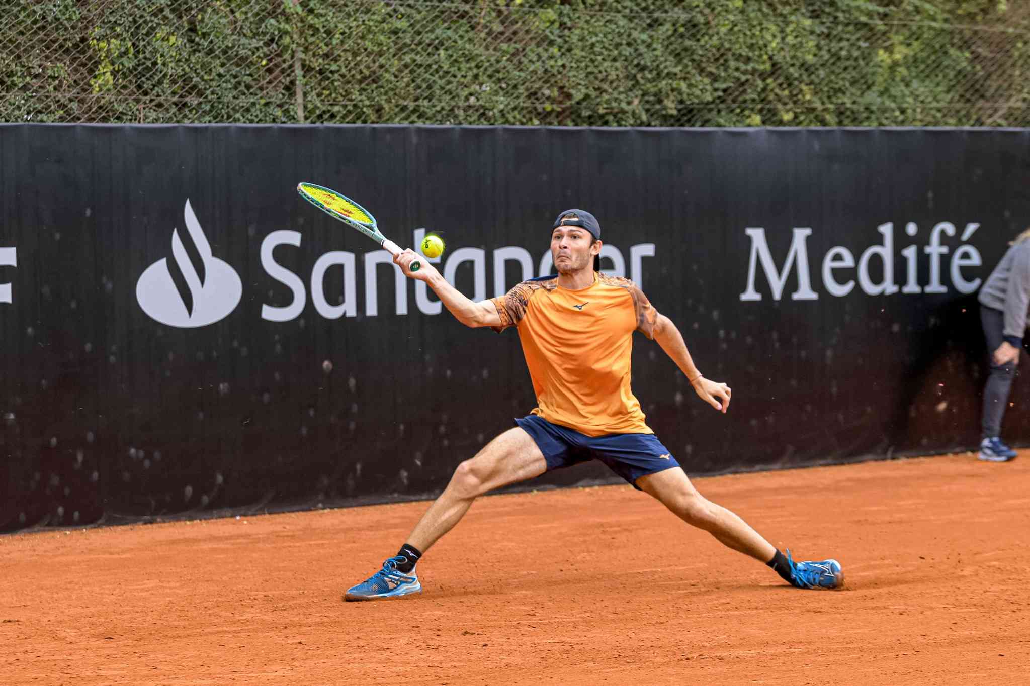 Collarini, Rodríguez Taverna y Barrena sueñan con el título en el Tucumán Lawn Tennis Club.
