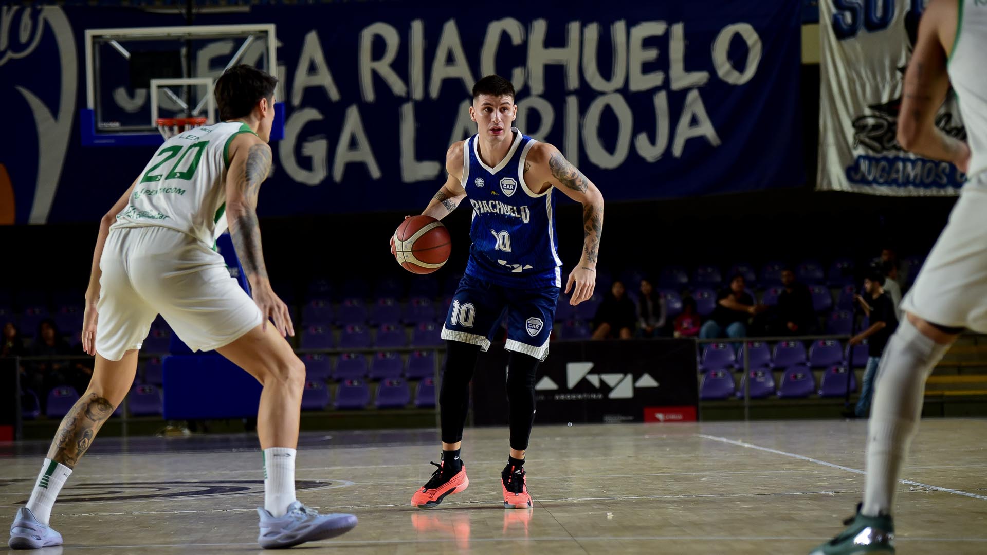 Riachuelo aseguró su lugar en playoffs y Argentino logró un triunfo clave en Corrientes en una jornada vibrante de la Liga Nacional.