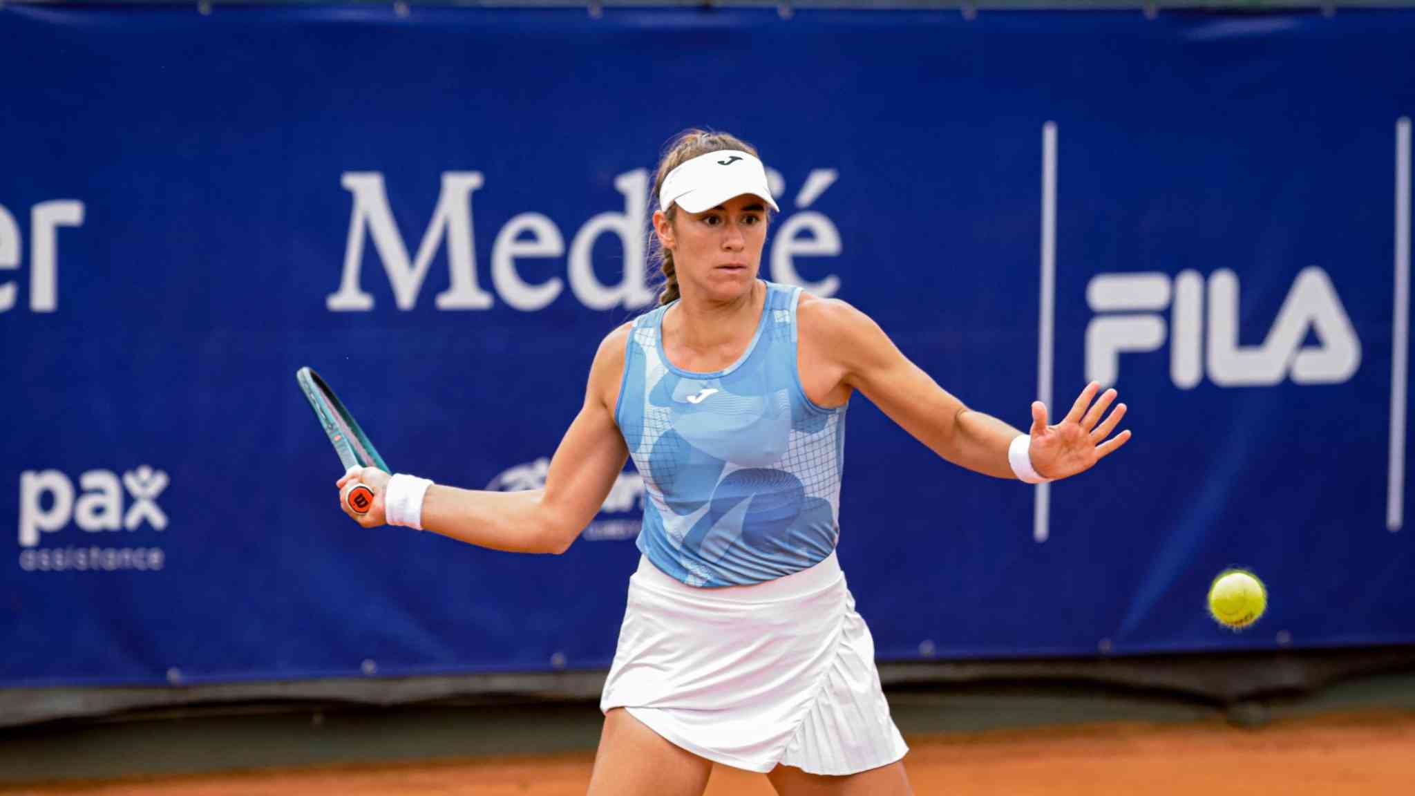 Solana Sierra debutó con victoria en Florianópolis y sigue subiendo en el ranking WTA tras su sexto triunfo consecutivo.