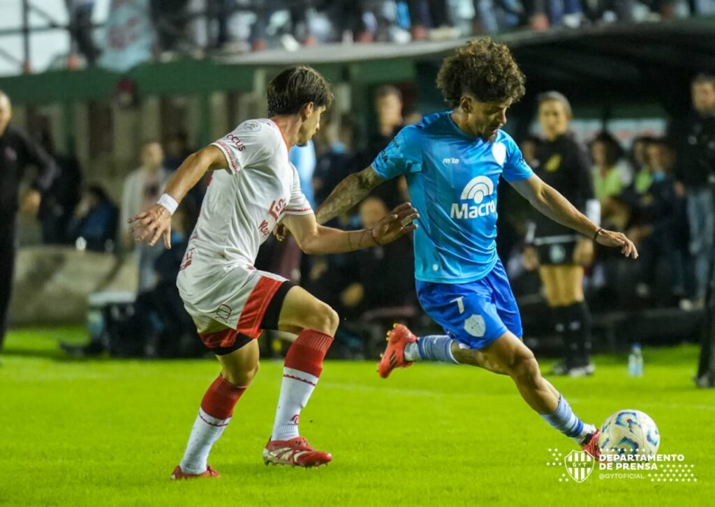 Arsenal y Gimnasia y Tiro firmaron un empate sin goles en un partido para el olvido