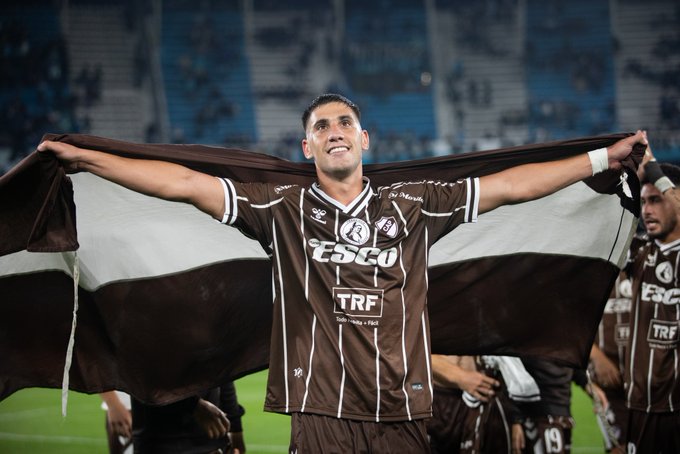 Platense dio la sorpresa y eliminó a Racing en Avellaneda