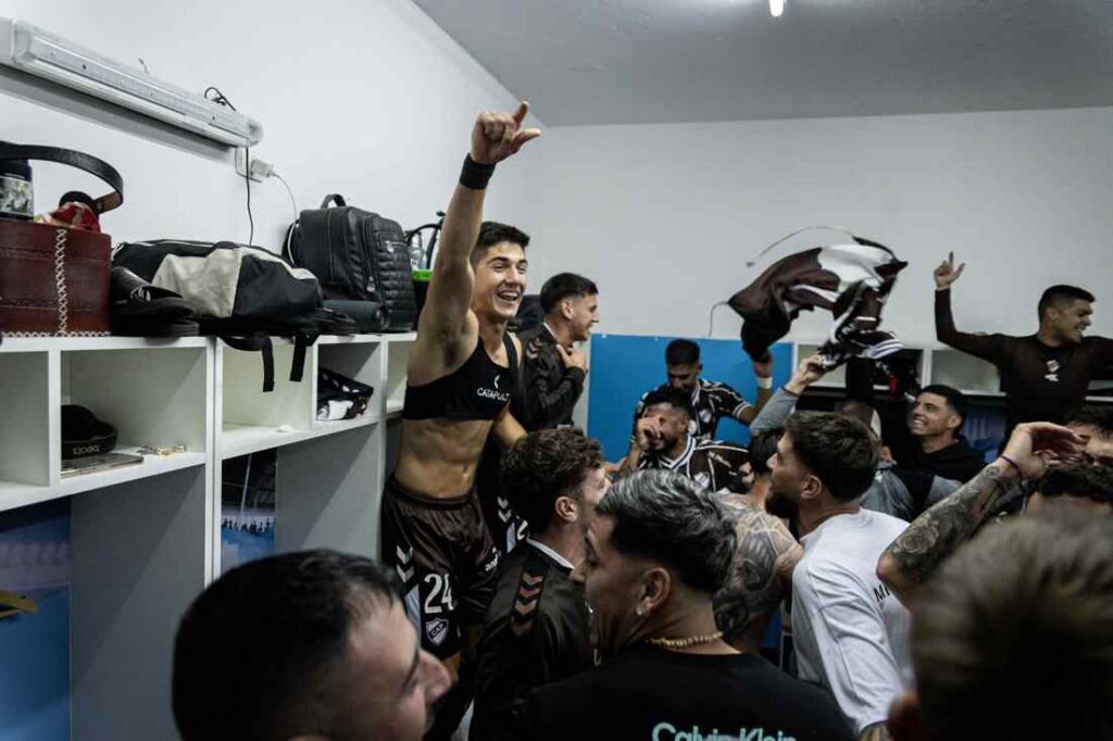 Platense dio la sorpresa y eliminó a Racing en Avellaneda