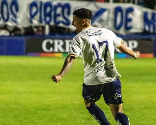Deportivo Merlo Se Impone y Sigue en Carrera